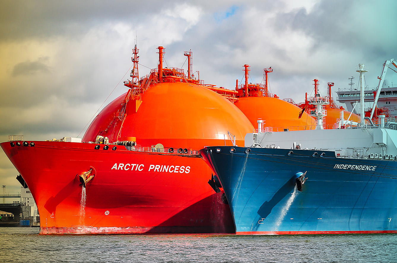 Klaipeda Lithuania LNG import terminal FSRU Independence and LNG Tanker ARCTIC PRINCESS in port