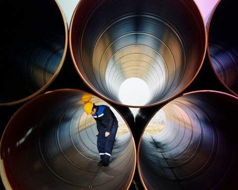 gas pipeline man inside a pipe
