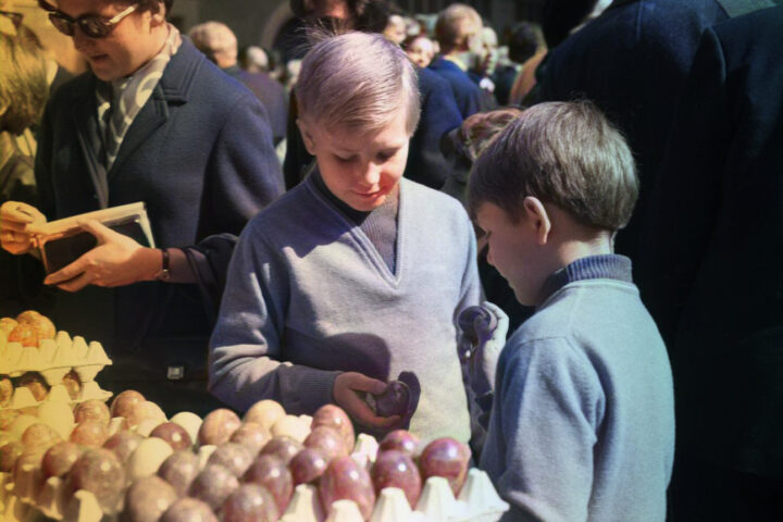 two boys eggs tapping