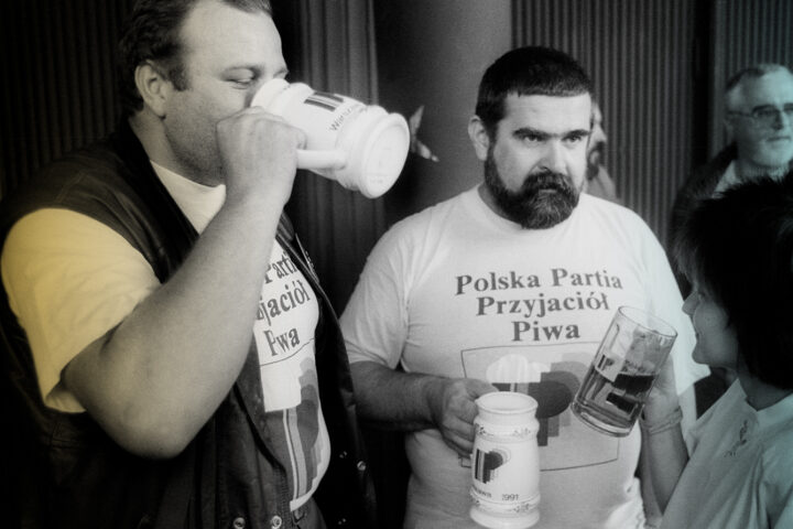 lider of polska partia przyjaciol piwa drinking beer