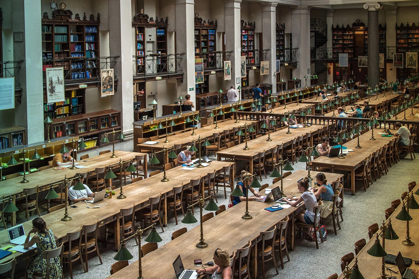 Students studying in the library of the University of Vienna.