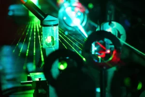Movement of microparticles by beams of laser in lab