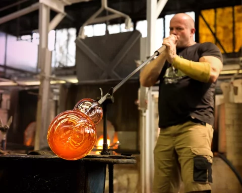 man blows the glass in the Kvetna 1794 glassworks