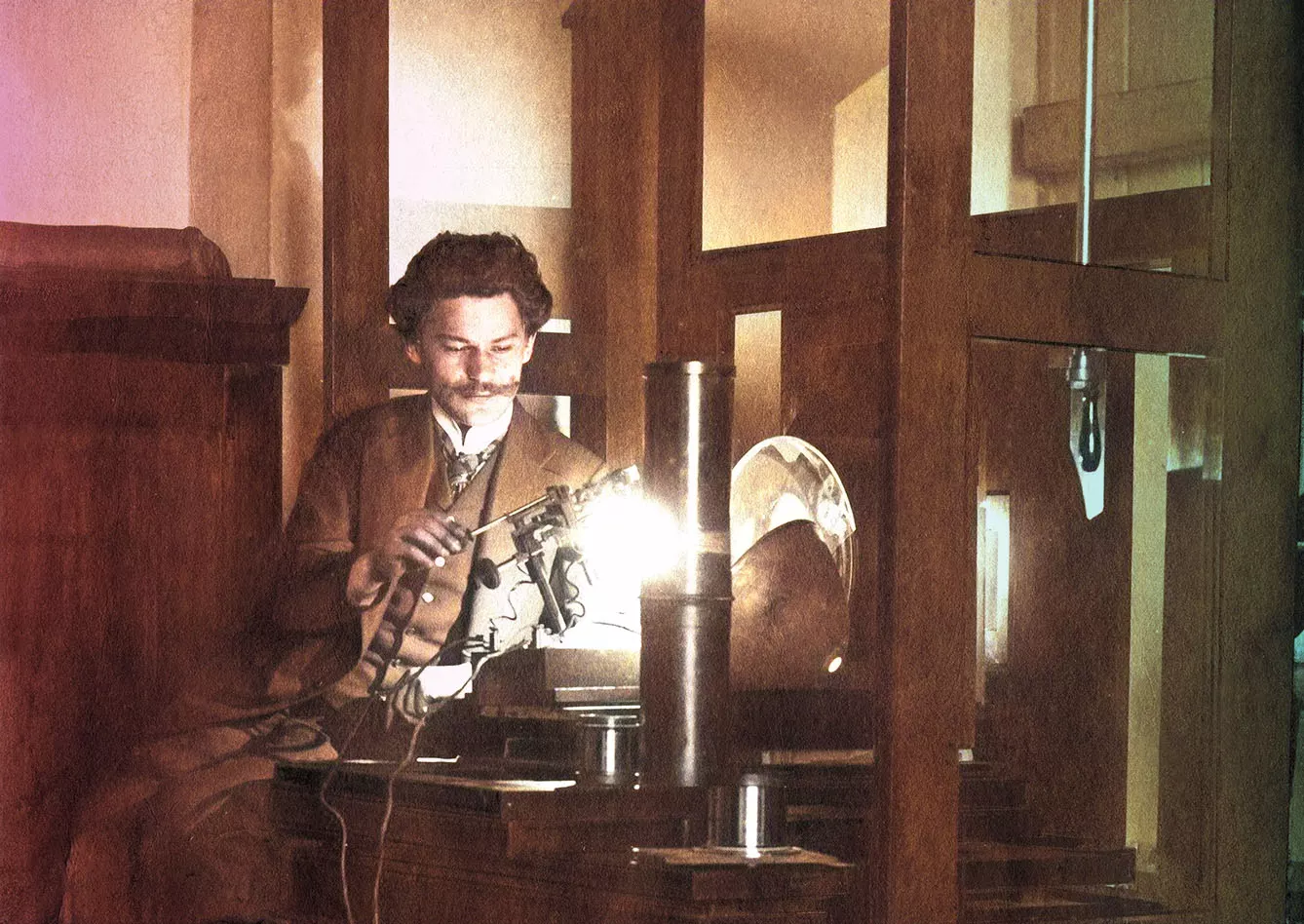 inventor Jan Szczepanik in his laboratory