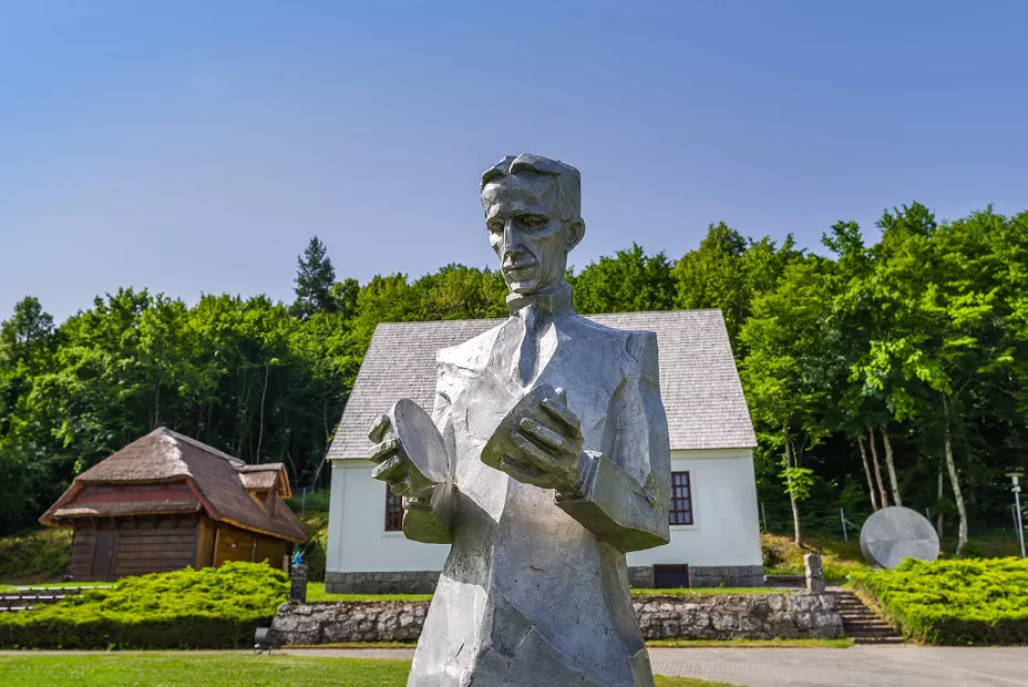 statue of Tesla in front of Nikola Tesla Memorial Center in Smiljan, Croatia