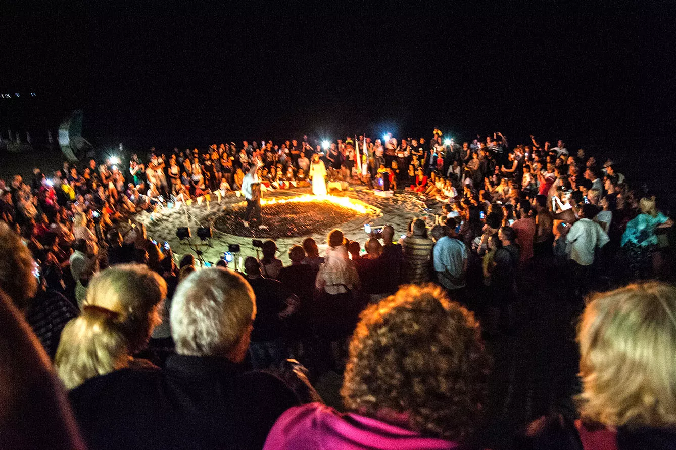 People are seen gather to watch ancient rite of Fire-dancers