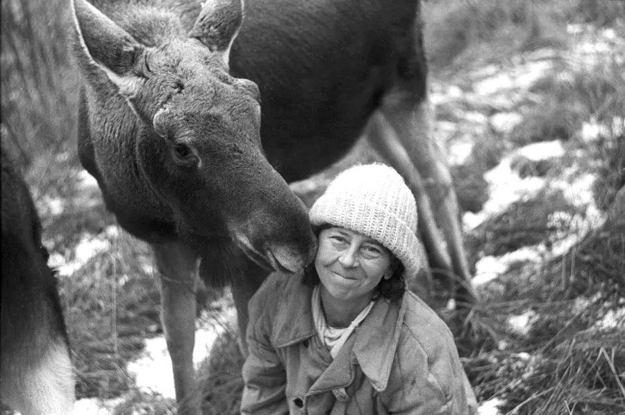 Simona Kossak with animal