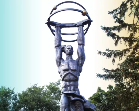 Soviet atomic statue