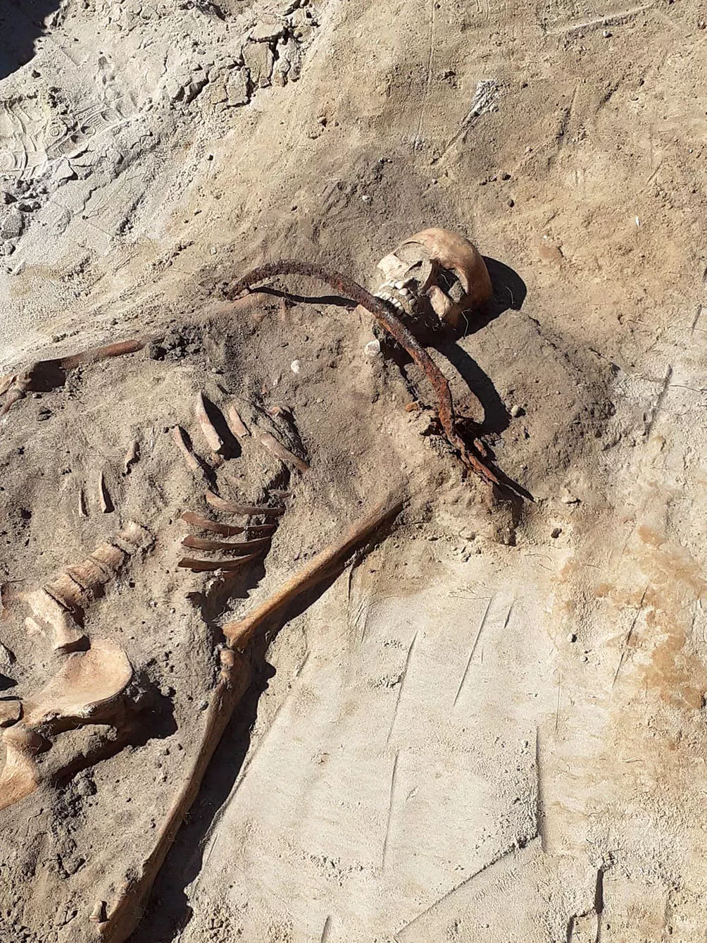 archeological discovery of woman’s corpse