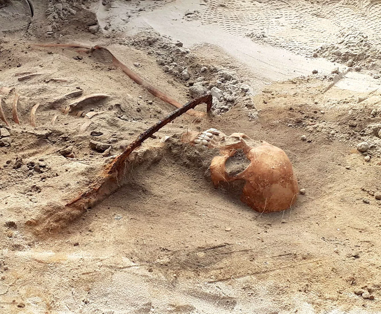 archeological discovery of woman’s corpse