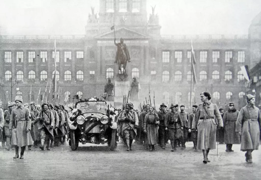 Czech troops accompany President Thomas Masaryk in Prague 1018