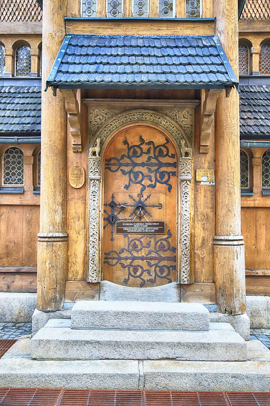 Architectural detail of the old wooden temple Vang (Wang)