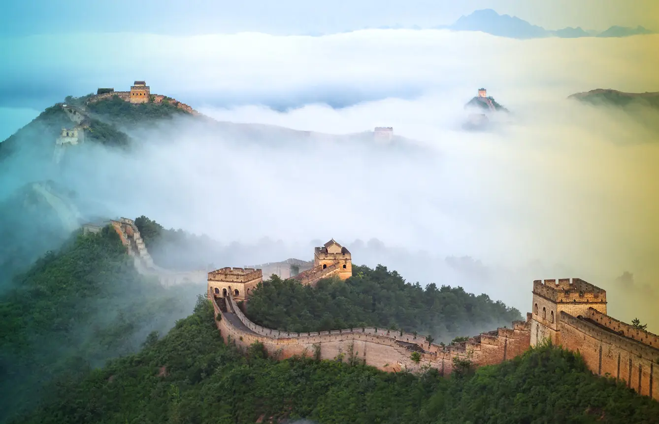 The Great Wall of Jinshan Mountains in the Cloud Sea