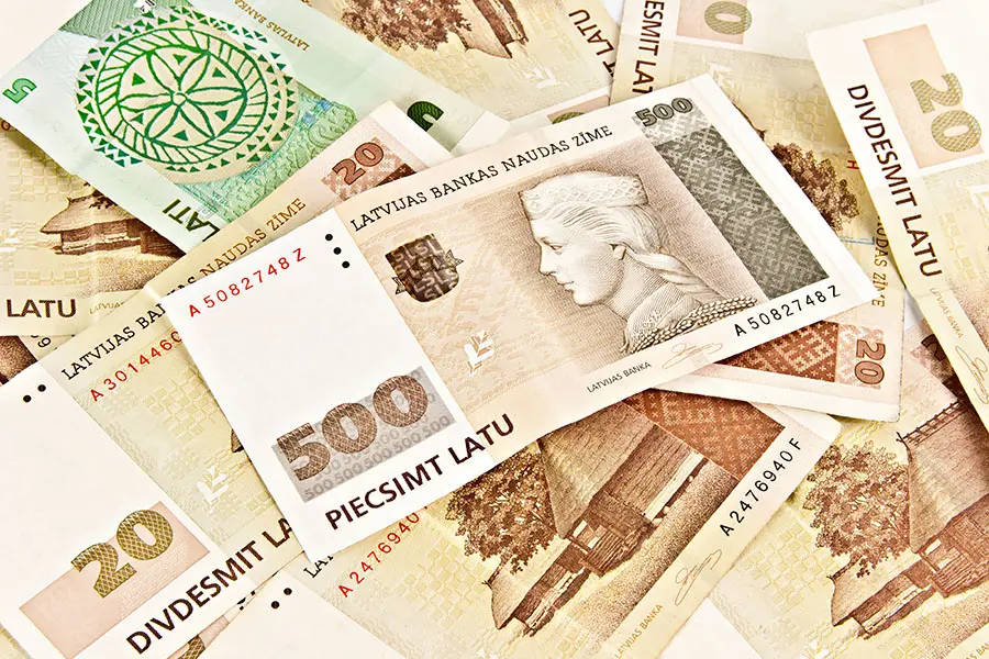 Latvian State five hundred lats banknotes and twenty lats banknote.
