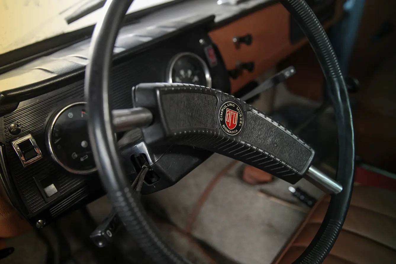 The steering wheel of a 1977 ARO car