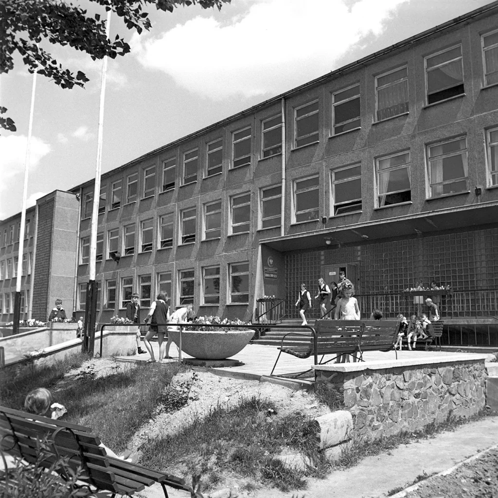Archival photo of the school building in Zgorzelec
