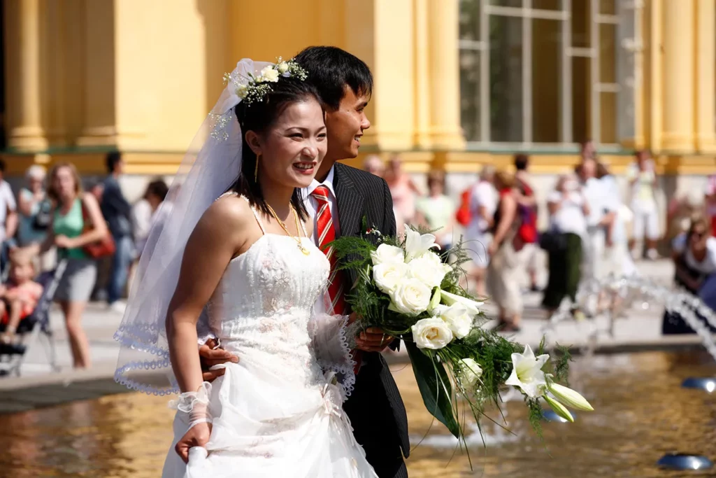 Vietnamese wedding in front of the musical fountains in Marianske Lazne, Czech Republic