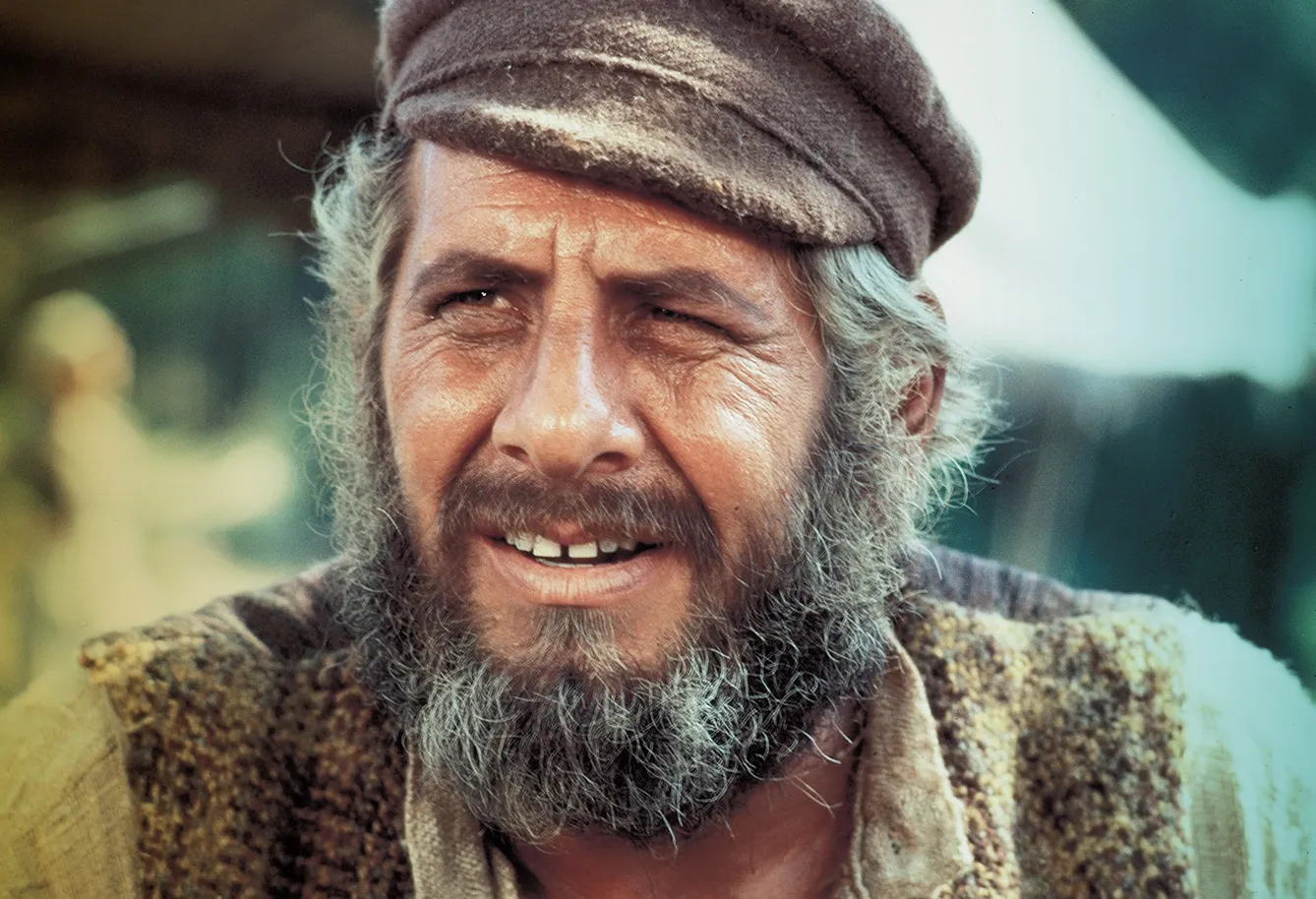 1971 - Fiddler On The Roof - Movie Set, pictured Chaim Topol as Tewje