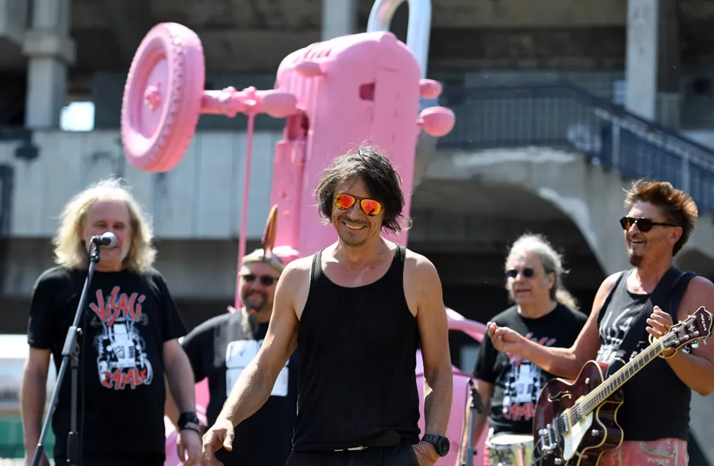 The first punk monument in Prague was unveiled on June 22, 2022, on the occasion of the 40th anniversary of the group Visaci Zamek. The author of the monument is the sculptor David Cerny (center). In the background, from left, band members Jan Haubert, Vladimir Stastka, Jiri Patek and Michal Pixa