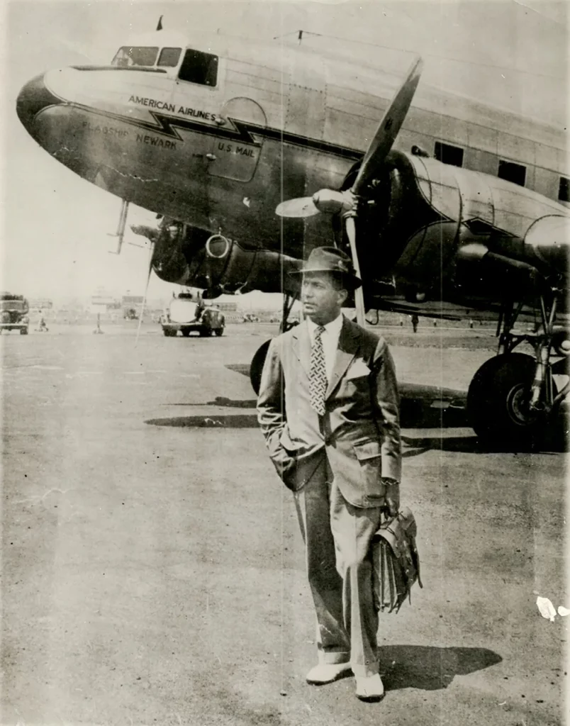 Assen Jordanoff Assen with one of the first airliners - Douglas (DC-3) in 1935.