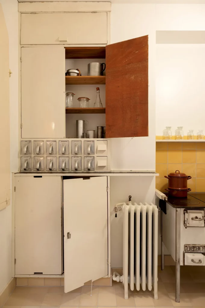 Kitchen installed in the modern design wing of the Collection presentation at the National Museum in Norway. Margarete Schütte-Lihotzky, Frankfurt kitchen, 1927-1928