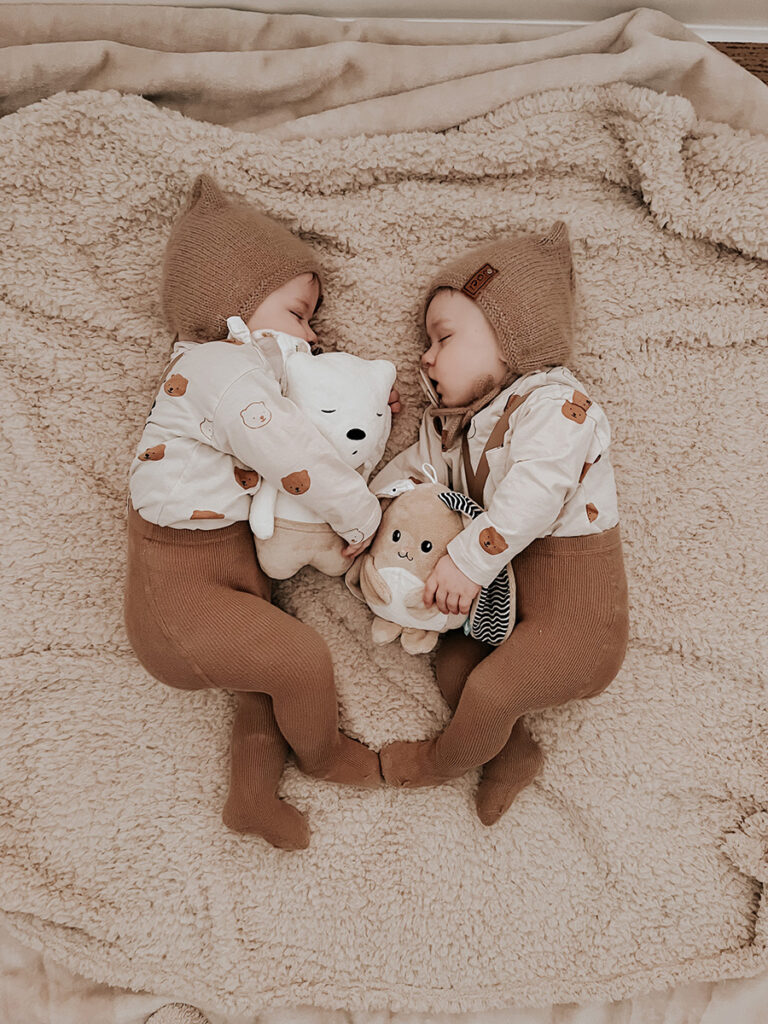 children sleep with teddy bears