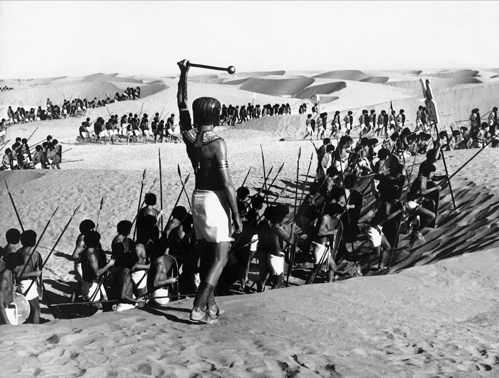 Still from Faraon movie - Army travels through desert