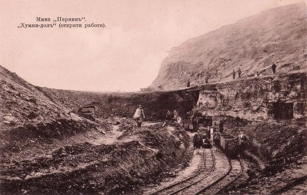 Lignite mining in Pernik, Bulgaria (hand-written date 17 Jan 1923).