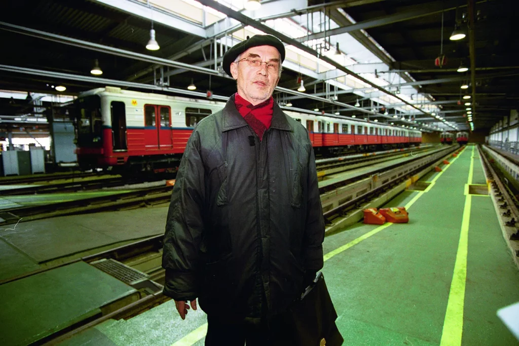 24.02.1999 Warsaw. Technical metro station Kabaty, the lector Ksawery Jasienski lent his voice free of charge in the announcements broadcast in the trains of the first line of the metro.