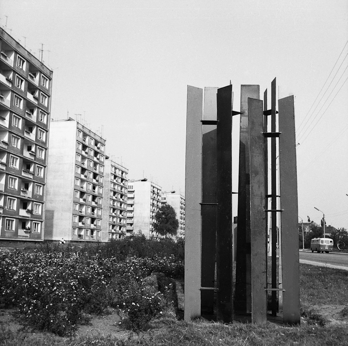 Elblag, 1965, Sculpture by Marian Bogusz. Traveling from Gdansk along Tysiąclecia Avenue towards Warsaw, one first notices Bogusz's composition on the north side, consisting of three forms, decreasing in the direction of travel, formed from the combination of vertical, narrow slabs.