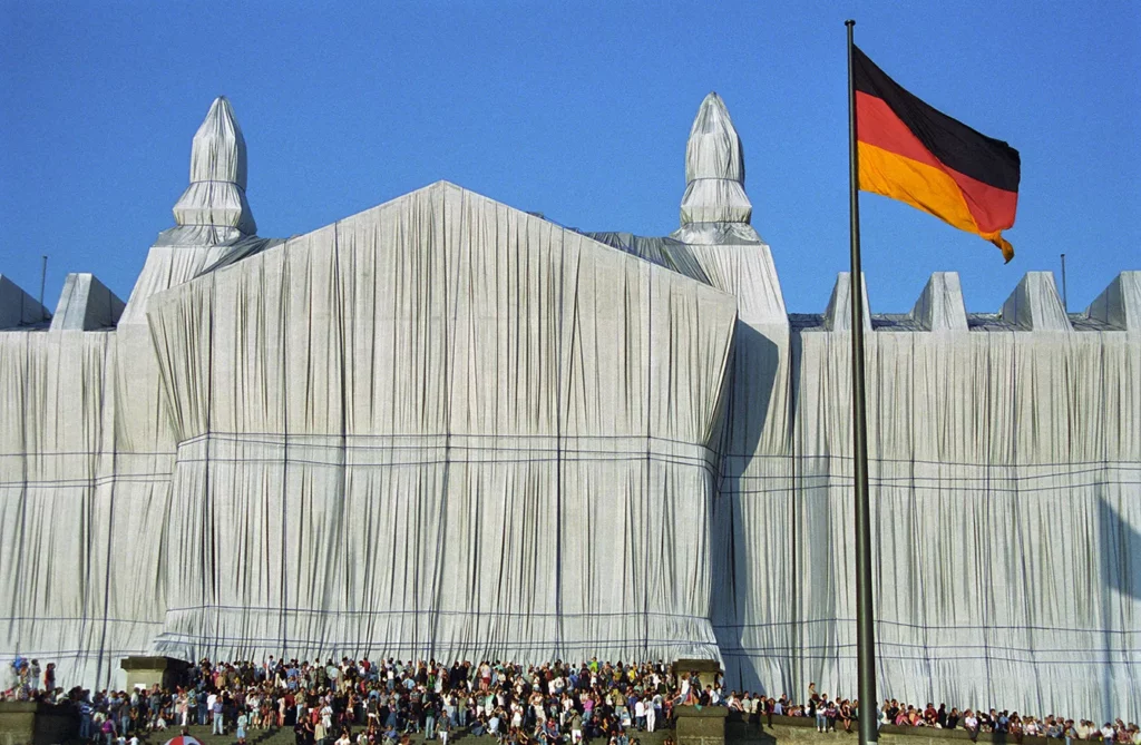 Wrapped Reichstag, German flag, 1995.
