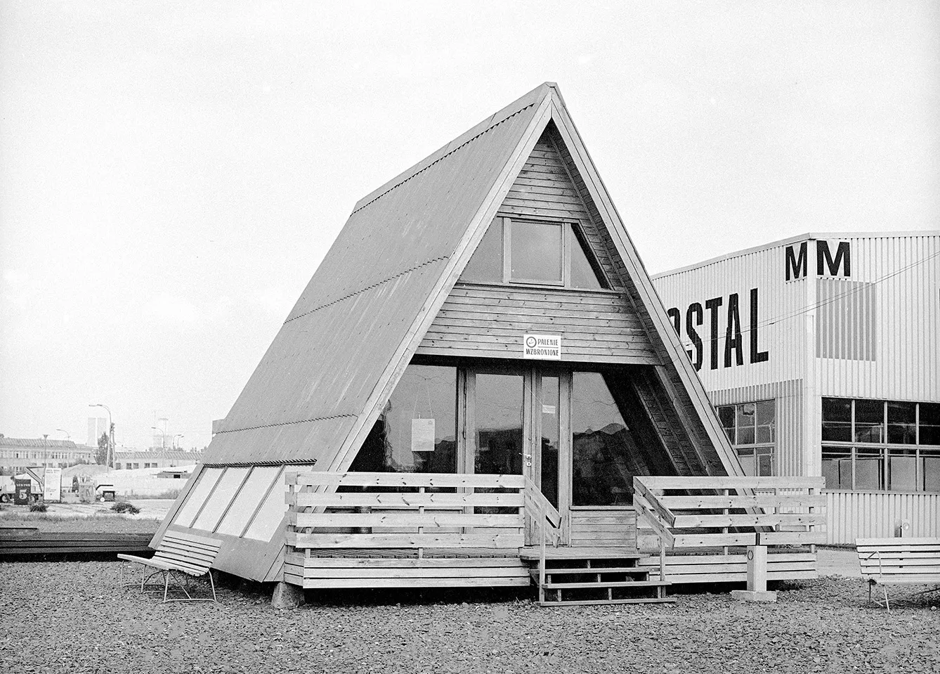 The "Brda" summerhouse. On the right, the "Mostostal" hall, 1980.