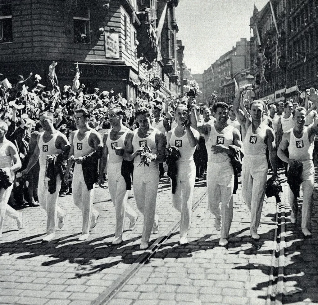 Gymnastics world champions in 1938 in Prague. Photo: sokol.eu