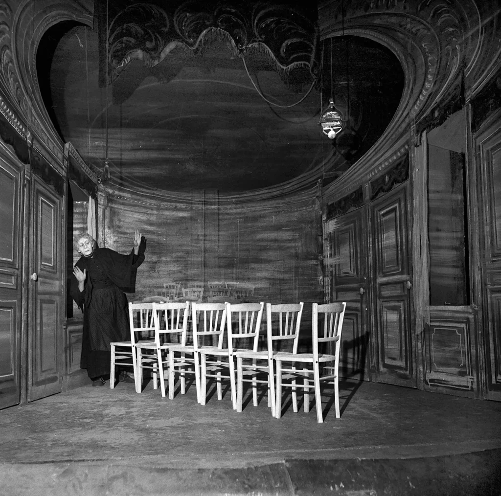 Chairs" of Eugene Ionesco. Production of Jacques Mauclair, Tsilla Chelton. Paris, Studio of Champs-Elysees