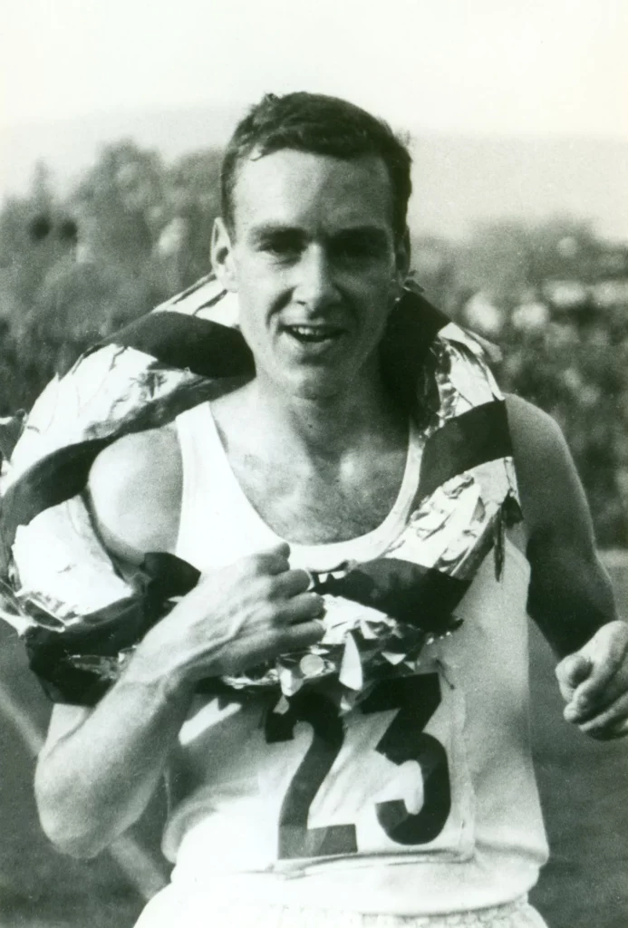 Photo from 1963 of the man - Leonard Buddy Edelen at number 23 and a wreath for breaking the world record.