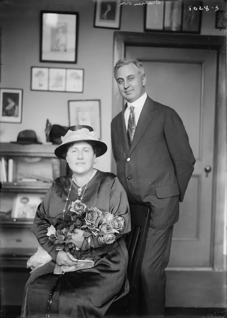 Ema Destinnová with her husband in 1919.