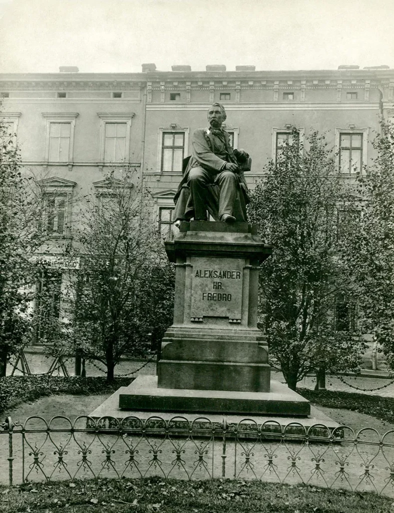 Monument to Aleksander Fredro in Lviv, circa 1920.