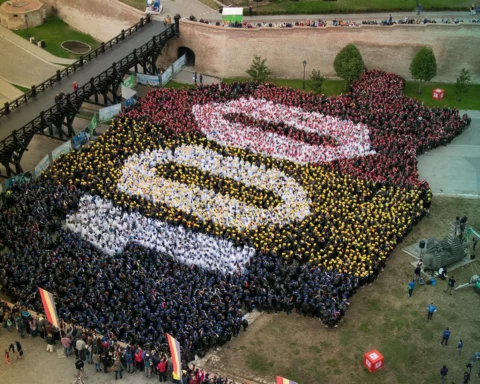 Photo of the image of the country of Romania taken by people. Guinness World Record "Largest human image of a country/continent".