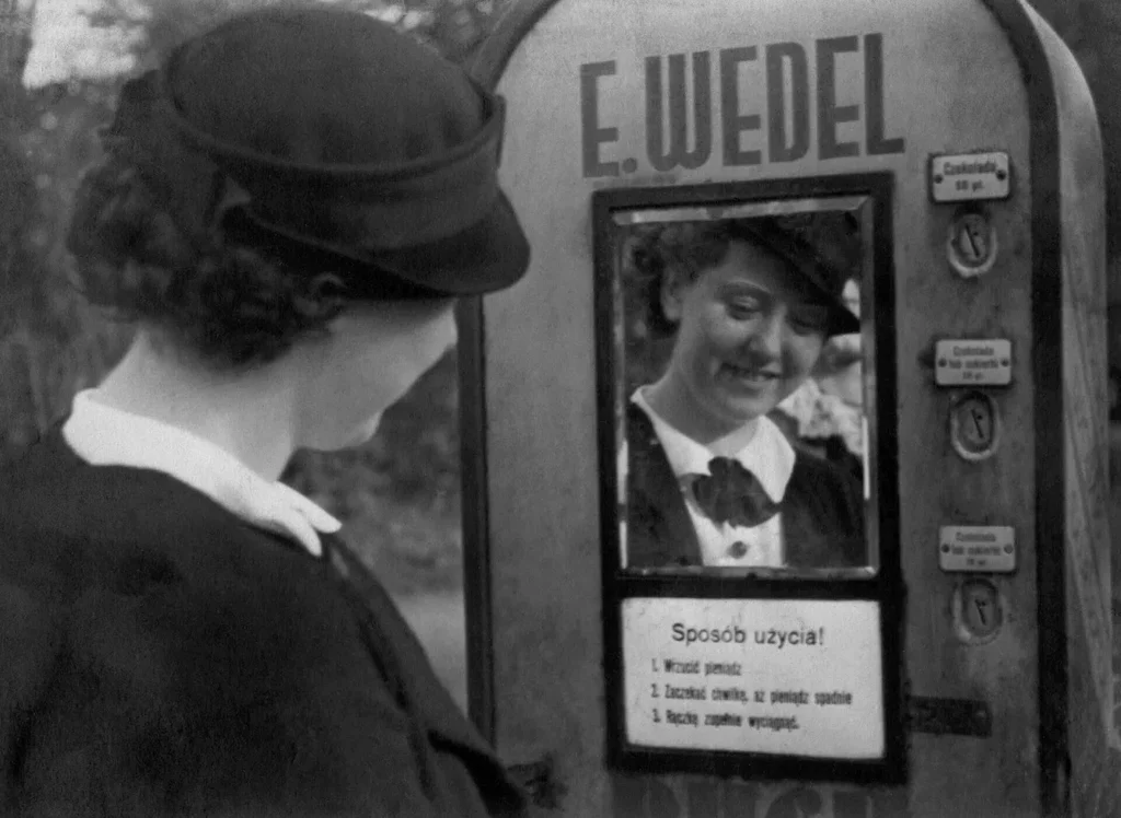 Vending machine with E. Wedel sweets.