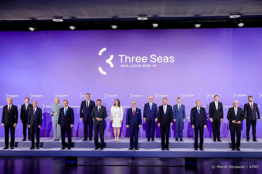 Presidents and high–level representatives of the 12 participating states of the Three Seas Initiative (3SI) – the Republic of Austria, the Republic of Bulgaria, the Republic of Croatia, the Czech Republic, the Republic of Estonia, Hungary, the Republic of Latvia, the Republic of Lithuania, the Republic of Poland, Romania, the Slovak Republic and the Republic of Slovenia – having met in Riga on 20–21 June 2022, on the occasion of the 3SI Summit and Business Forum, hosted by Latvia.
